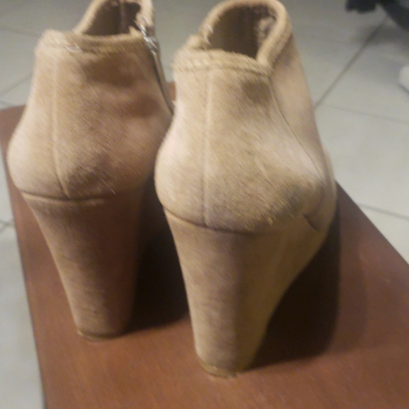 Shoes - Picture 4 of 5